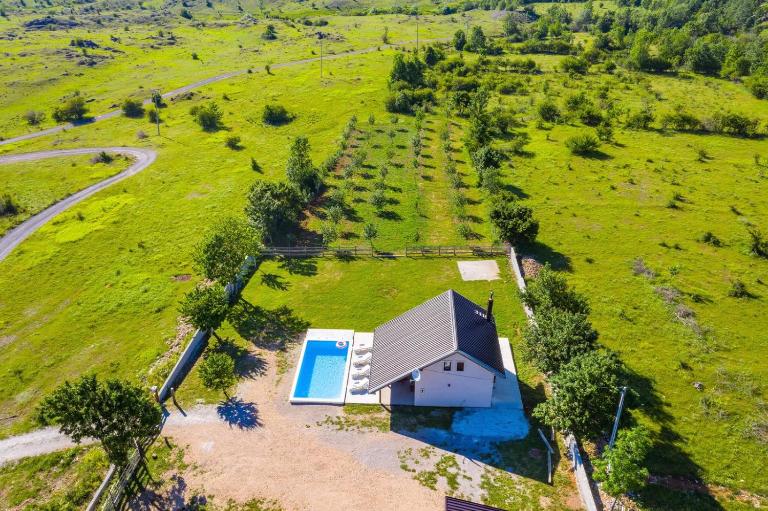 MONA - B&B Gračac