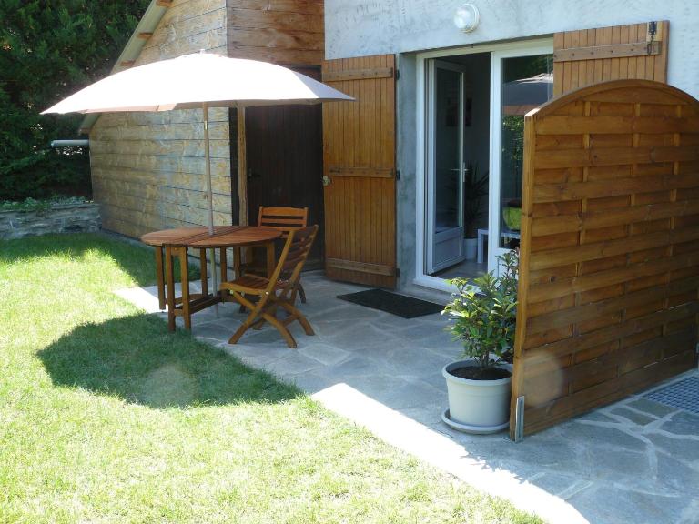 STUDIO ENTRE SAVINES ET EMBRUN PRES DU LAC DE SERREPONçON - Bed and Breakfast Crots