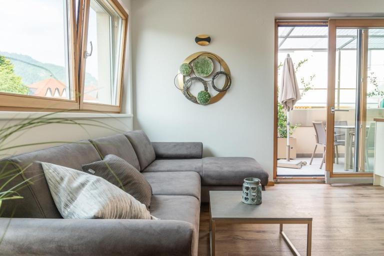 Ferienwohnung mit Garage, Fahrradraum und sehr großer sonnenverwöhnten Terrasse - B&B Algund
