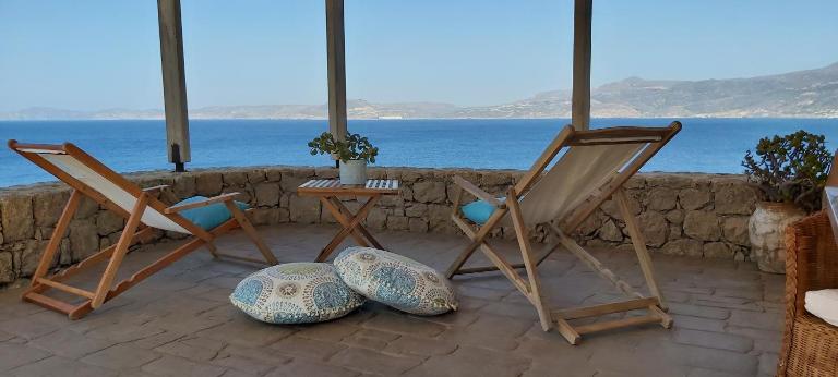 Le Grand Bleu - Bed and Breakfast Sitia