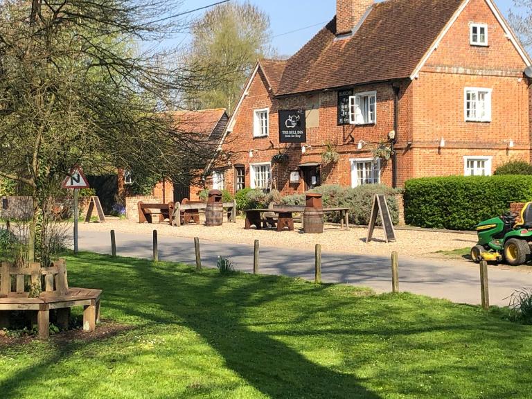 The Bull Inn Pub - B&B Reading