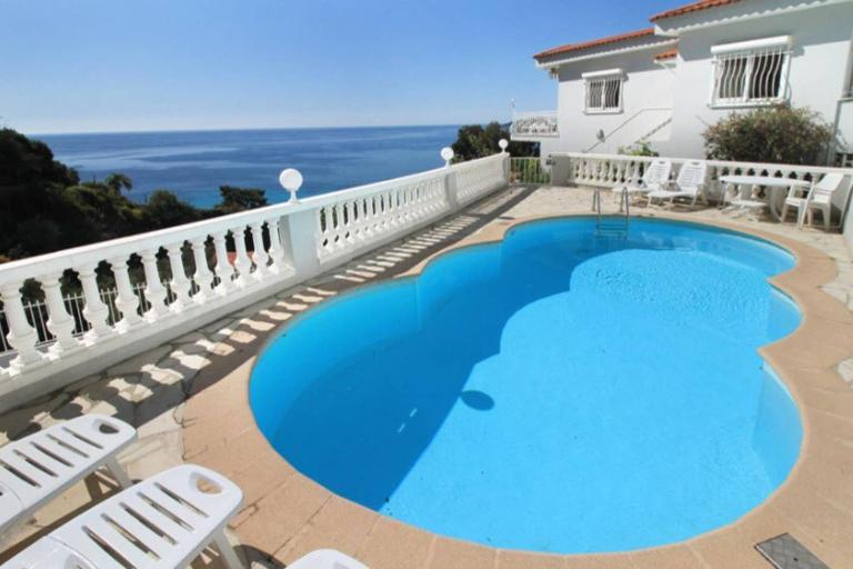 Villa piscine Eze bord de mer à 500m de la plage - B&B Èze