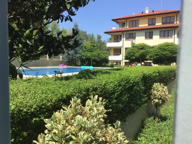 SunnySeasons Apartment with swimming pool view - B&B Byala