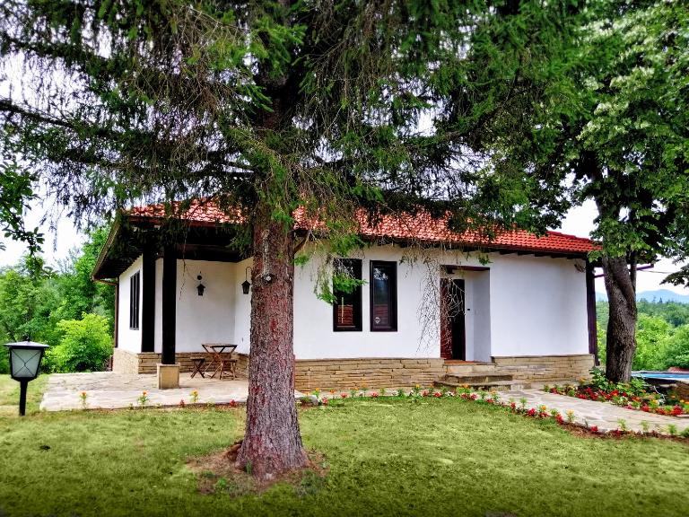 Бор и Шишарка - B&B Varzilkovtsi