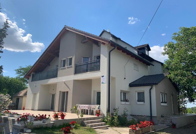 Monostor Panzió - Ferienwohnung Komorn