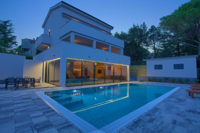 Villa PHOENIX - Ferienwohnung Krk