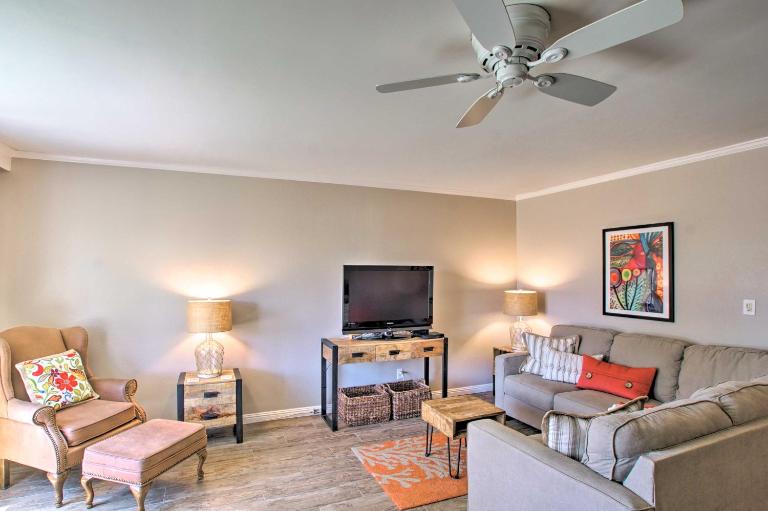 Walk to Trolley & Lake: Sunny Scottsdale Townhome - Chambres d'hôtes Scottsdale