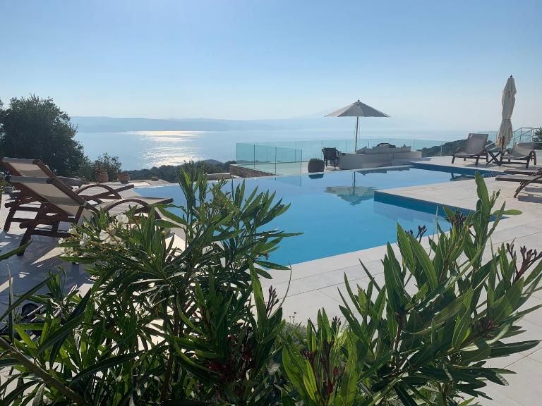 Villa Salina Luxury Pool Villa - B&B Kechriés