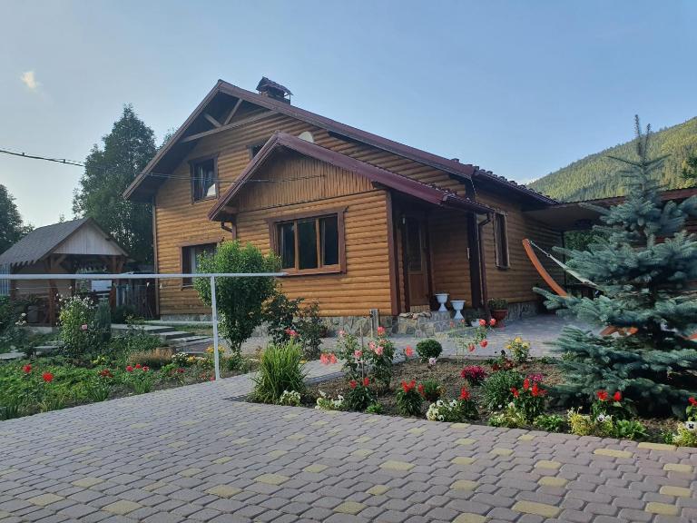 Emiliya - B&B Tatariv