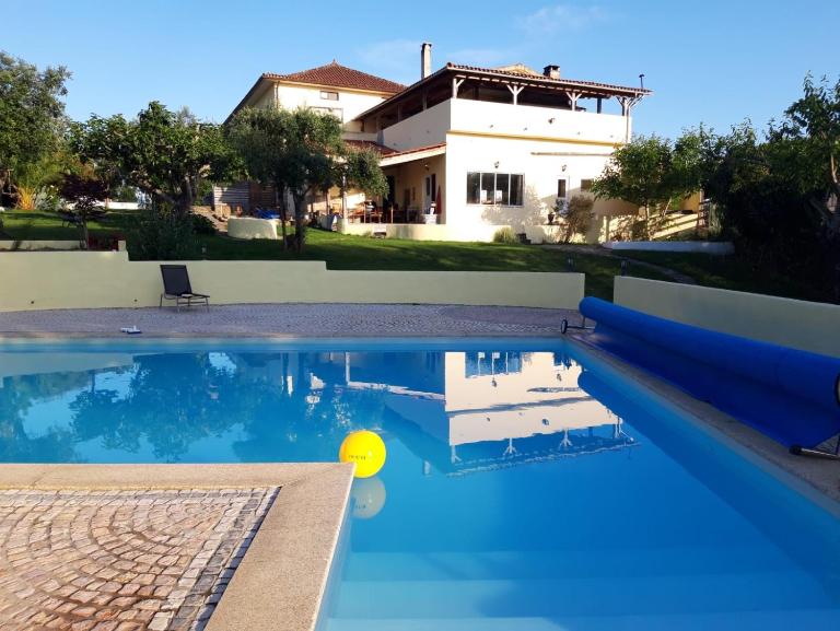 A Casa Amarela - B&B Pinheiro de Coja