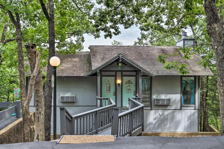 < 1 Mi to Lake! Osage Beach Home w/ Furnished Deck - B&B Osage Beach