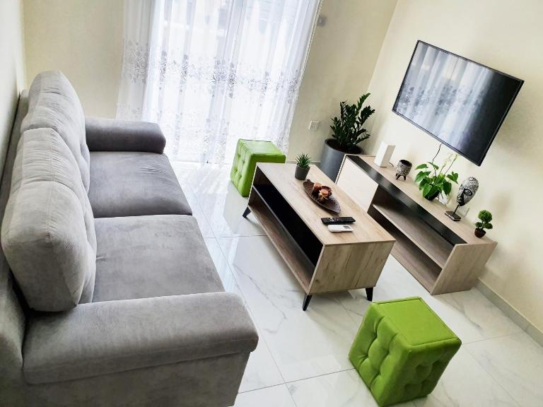 2 Bedroom Cozy Apartment near Tourist Area, 200m from sea - B&B Pafos