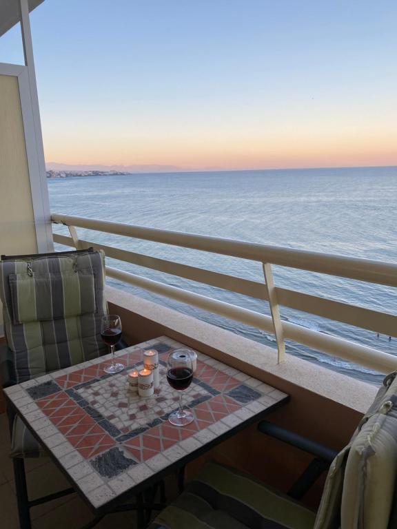 Stella Maris - Amazing frontal sea views with pool & terrace by 10ToSea - B&B Fuengirola