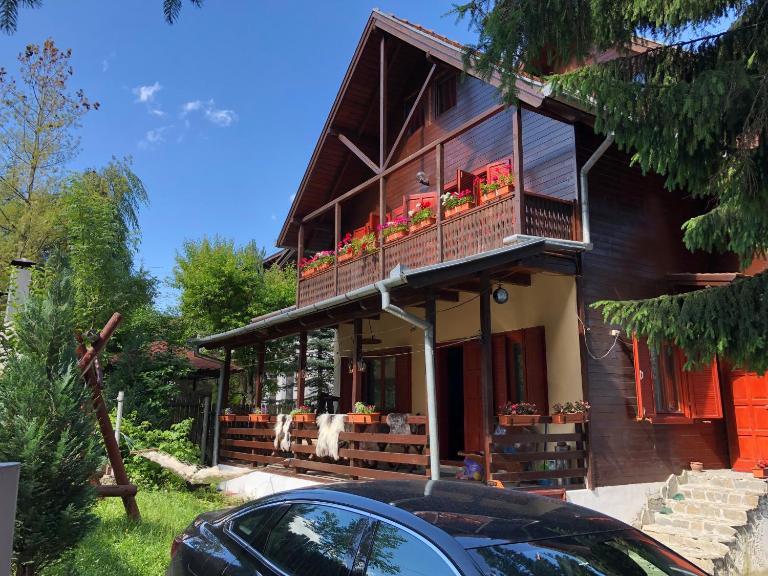 Family House - Ferienwohnung Buşteni