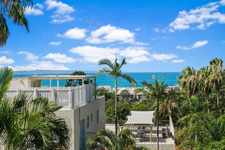 Descola 10 - Ocean Views Close to Noosa Main Beach - B&B Noosa Heads