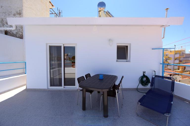 Happy Days Home Apartment und Studio/Penthouse - B&B Ialysós