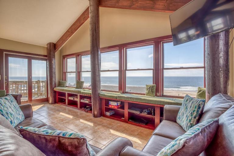 A Beach Treehouse - Bed and Breakfast Lincoln City