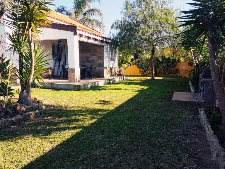 Chalet la Huerta 2 amplios jardines barbacoa y WiFi - B&B Conil de la Frontera