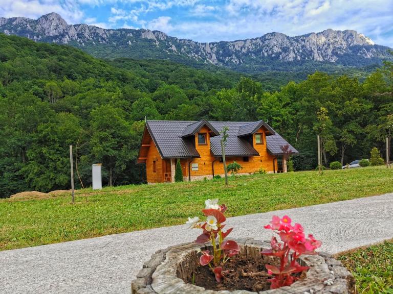 Vila Dolina Heroja 2 - Bed and Breakfast Tjentište