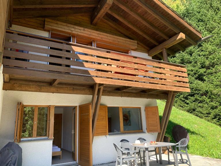 Ferienwohnung Laax mit Traumblick, großem Balkon und Terrasse - B&B Laax
