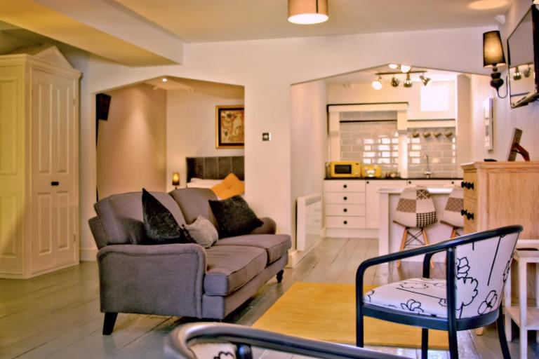 City Studios - B&B Ely