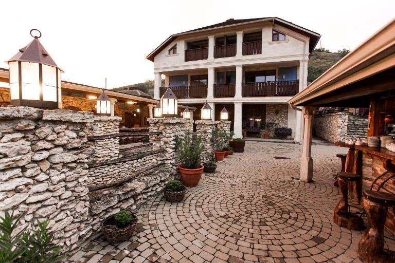 Vila Etnica - B&B Trebujeni