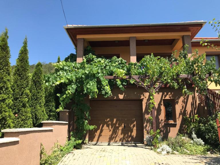 Panoráma Apartman Ház - B&B Pannonhalma
