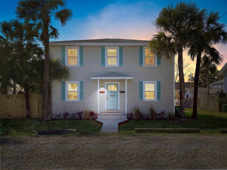 Seas the Day - 4 blocks to the beach, restaurant, and bar district - great deck and outdoor space!! - B&B Jacksonville Beach