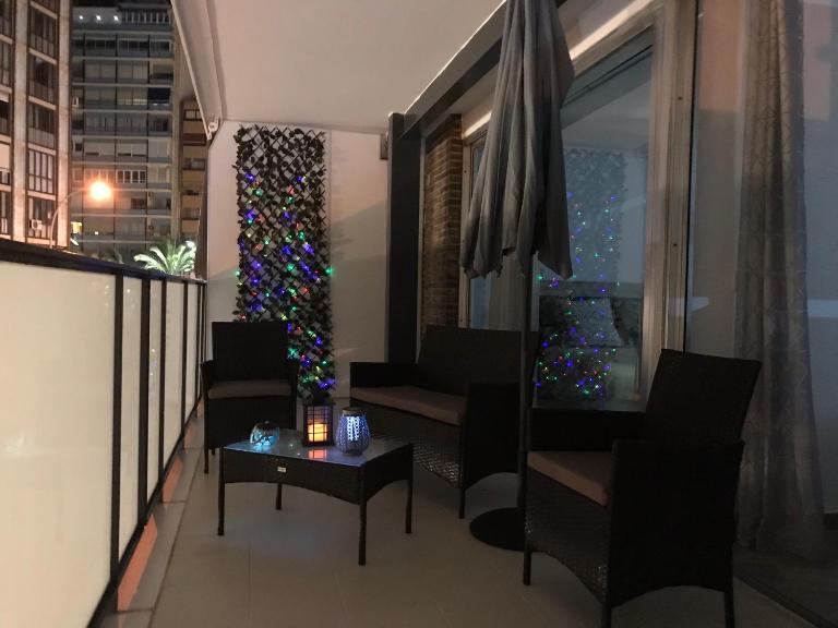Espacioso y céntrico piso con zona chill-out - B&B Alicante
