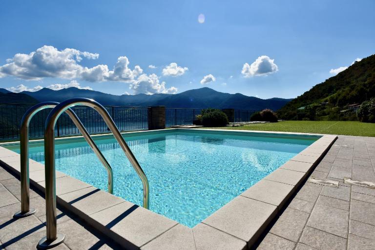 Italian Vacation Homes - La Petite Maison du Lac - B&B Tavernola Bergamasca