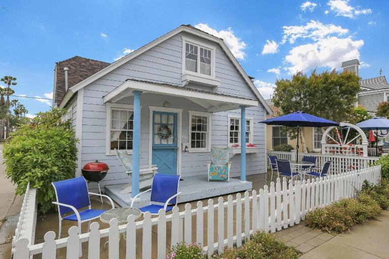 201 Amethyst Avenue - B&B Newport Beach