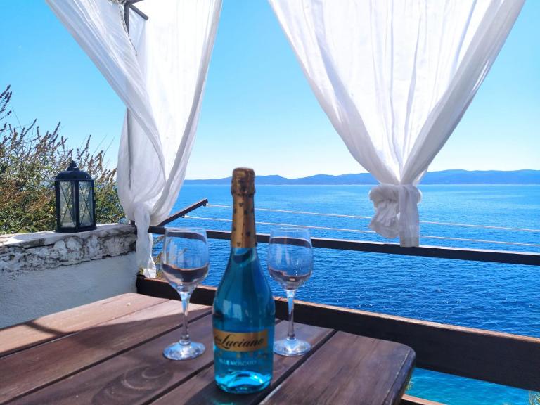 Old, stone 2 floor house above the sea-Najka - B&B Pisak
