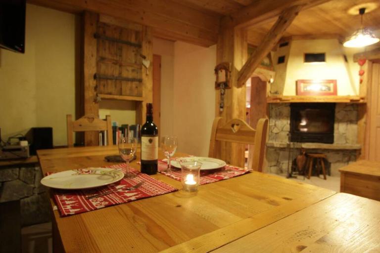 appartement cozy dans chalet 6 pers voiture 4 roues motrice a dispo - B&B La Clusaz
