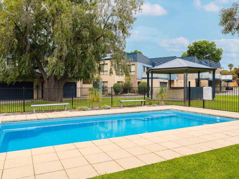Sea Breeze - with solar heated pool in the complex - B&B Cowes