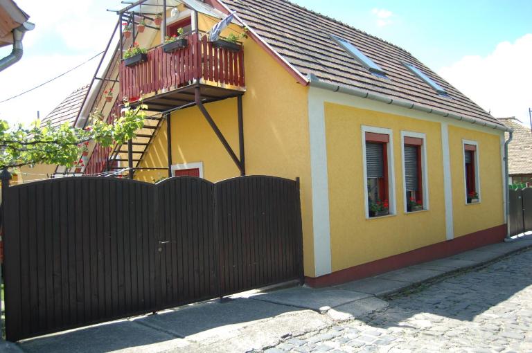 Zách Klára utcai Apartman - Bed and Breakfast Visegrád