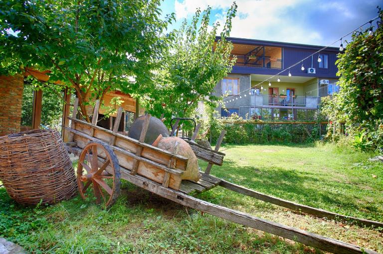 Bucha`s Guest House & Wine Cellar - Bed and Breakfast Telavi