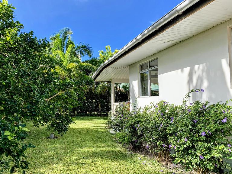 TAHITI - Fare Mitinui Surf Break - B&B Mahina