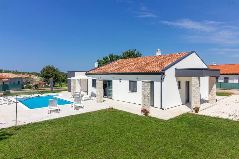 Beautiful villa Serenity with private pool - B&B Gajana