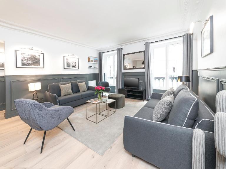 LivinParis - Luxury AC 3 Bedrooms Le Louvre III - B&B Parigi