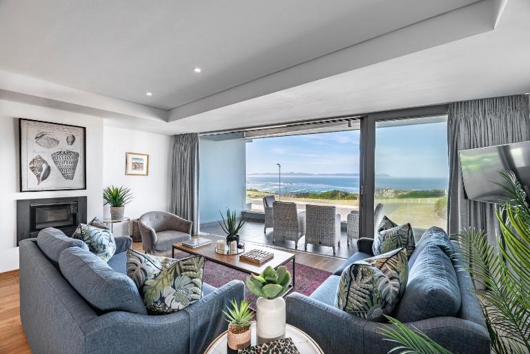 17 Marine - 3Bedroom Sea-Facing Apt101 - Chambres d'hôtes Hermanus