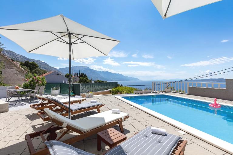 Holiday Home Dajana - B&B Pisak