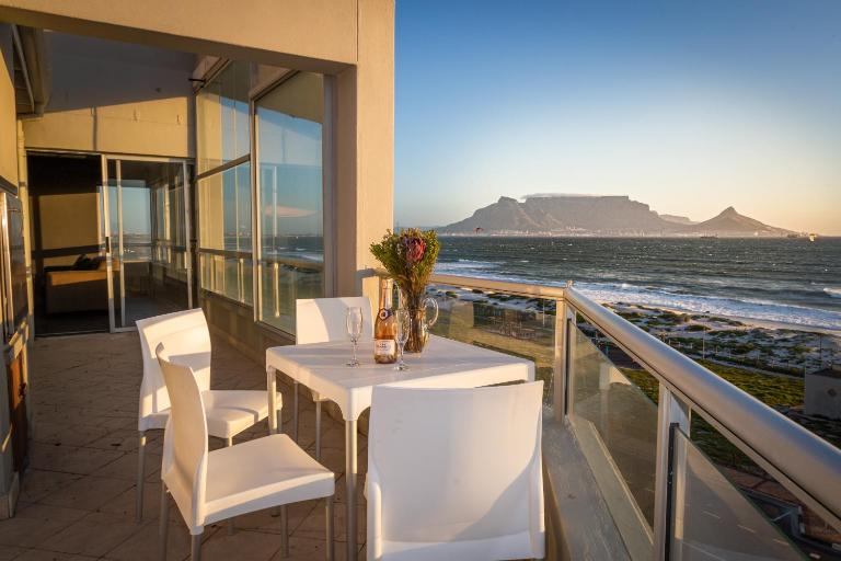Spacious Luxury 3 Bedroom Apartment B401 Sea Spray - Chambres d'hôtes Bloubergstrand