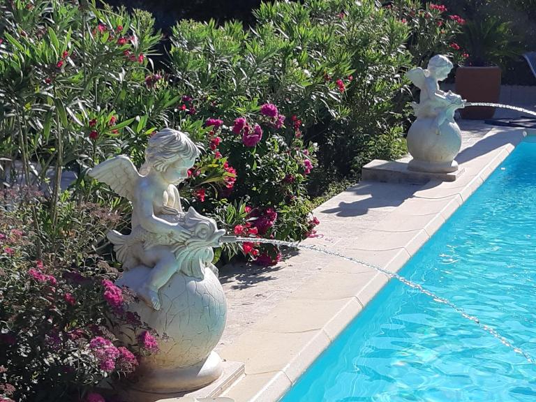 Les Chambres Manon en Provence - Piscine, Spa, Tennis - B&B Belcodène