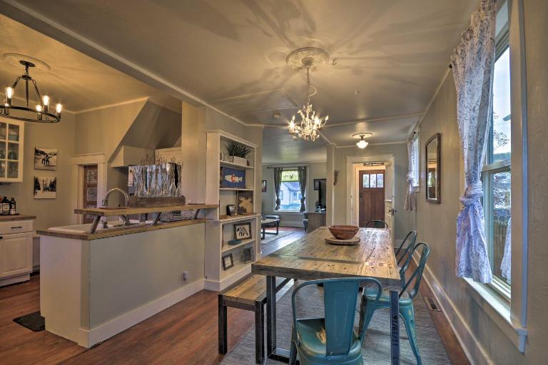Red Lodge Home on Broadway - 15 Min to Ski Resort! - B&B Red Lodge