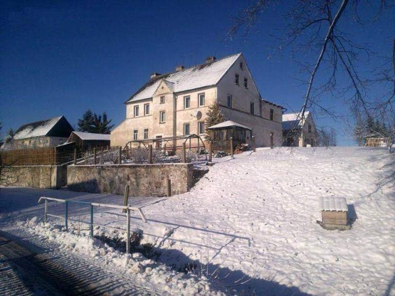 Dom O Niebieskich Okiennicach - Bed and Breakfast Gryfów Śląski