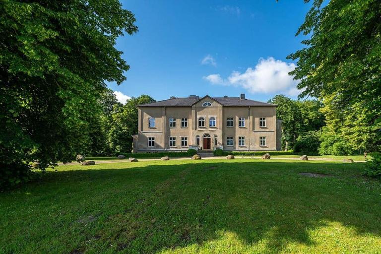 Laaser Gutshaus mit idyllischem Park- Malerwohnung - B&B Laase
