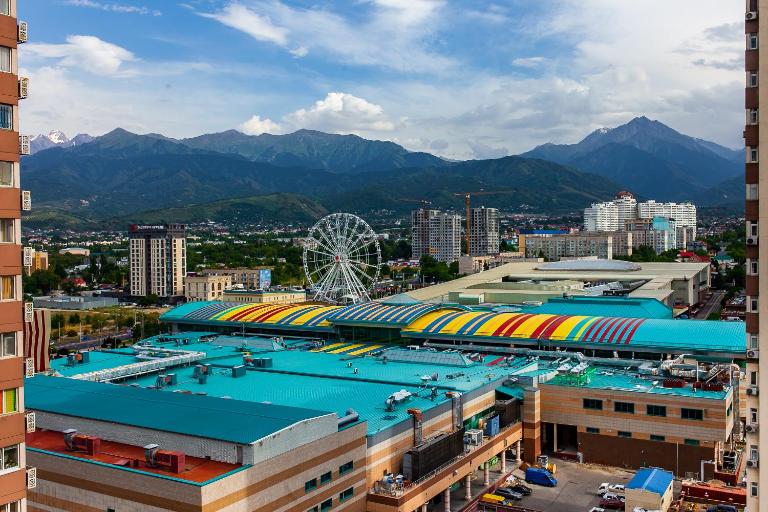 2 ком студия на 18 этаже с панорамным ВИДОМ НА ГОРЫ в ЖК Мега Тауер - B&B Almaty