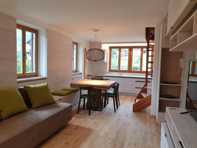 Ampio appartamento su 2 livelli con garage coperto - Ferienwohnung Olang