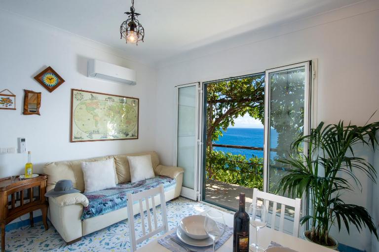 Sea Side Solandra - Bed and Breakfast Praiano