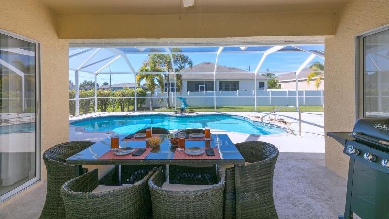 !NEW! Villa Surfside - B&B Cape Coral